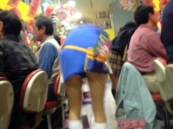 【店員 パンチラ】お仕事を頑張る女子たちのパンティを盗撮！165枚の画像117枚目