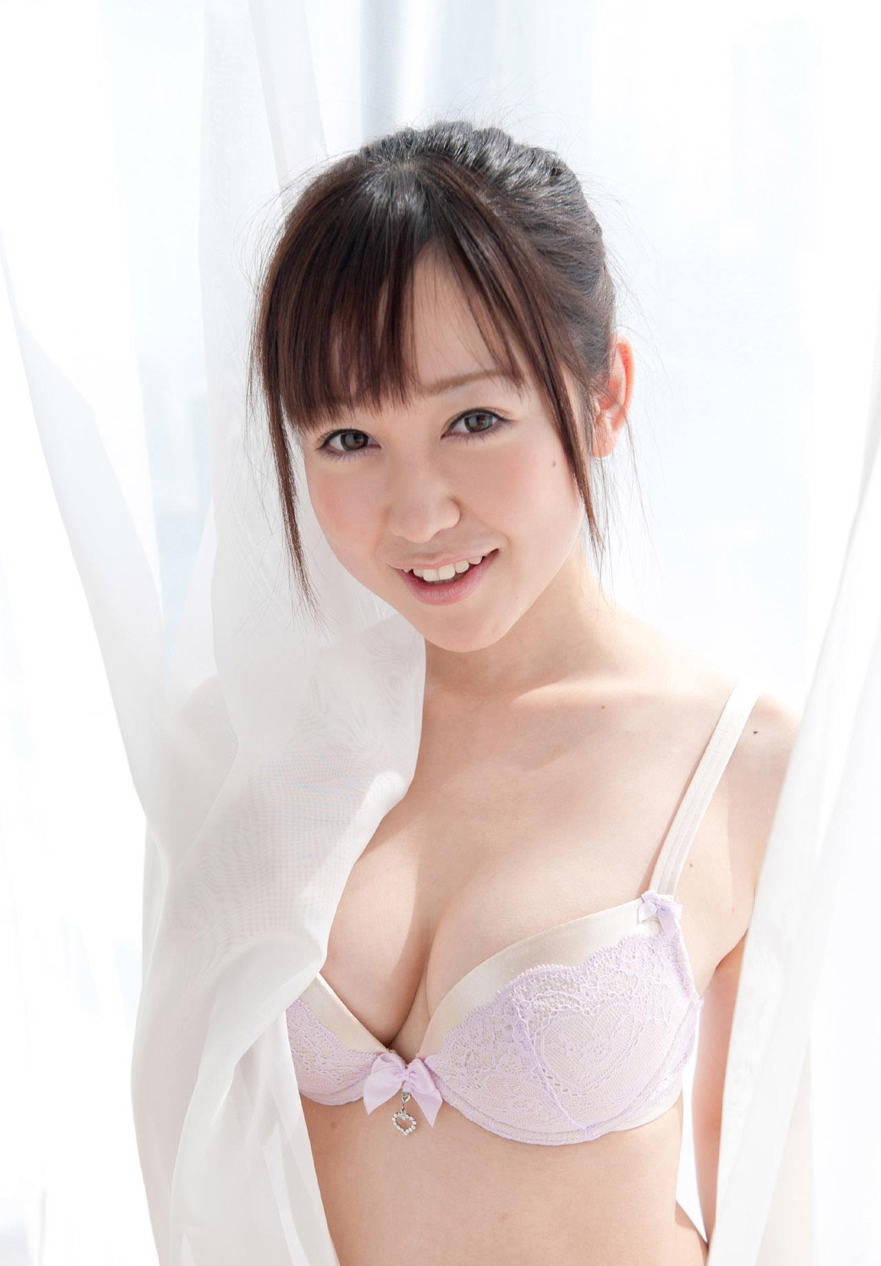 【篠田ゆう エロ画像】Fカップ巨乳のドスケベAV女優！200枚の画像60枚目