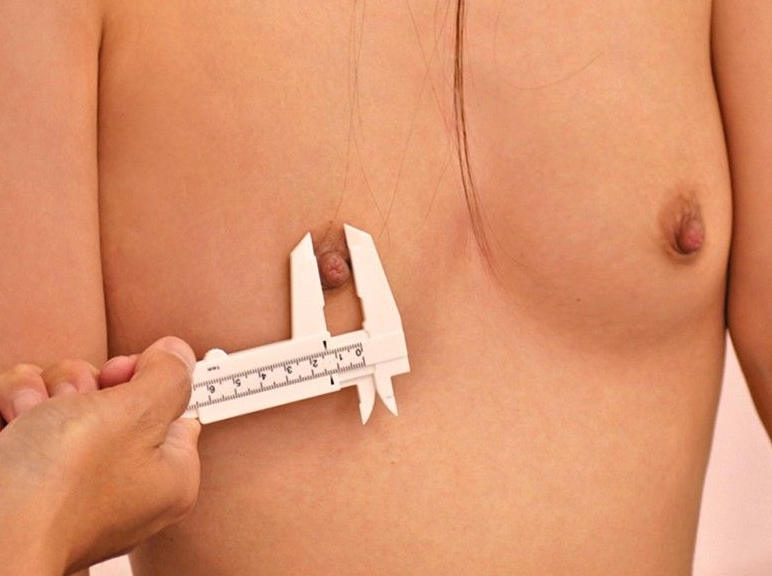 身体測定でおっぱいを診察されてる女のエロ画像まとめの画像58枚目