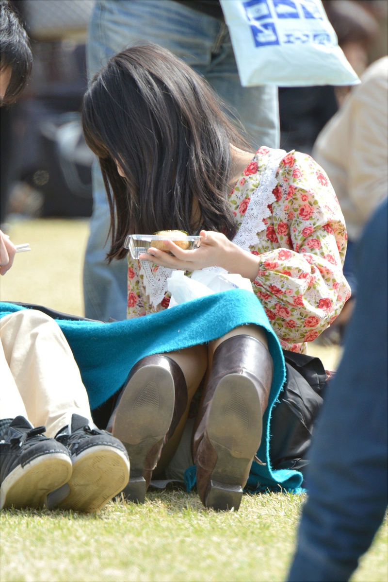 公園でパンチラしちゃってる素人たちを盗撮wwwの画像105枚目