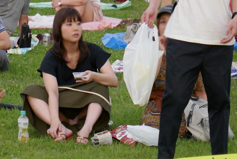 公園でパンチラしちゃってる素人たちを盗撮wwwの画像109枚目