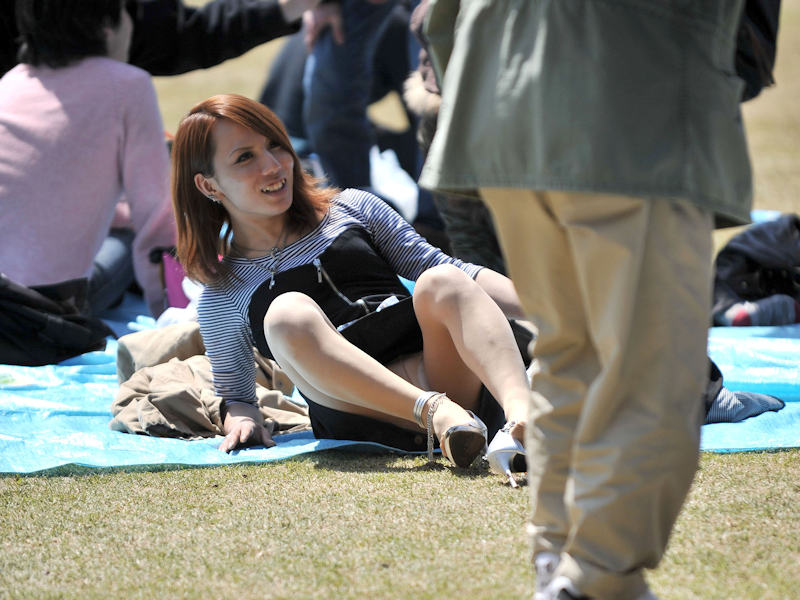 公園でパンチラしちゃってる素人たちを盗撮wwwの画像110枚目