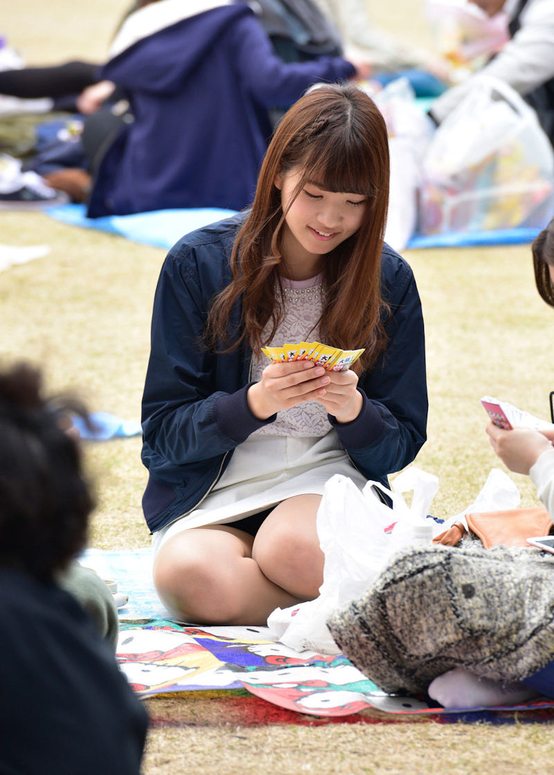 公園でパンチラしちゃってる素人たちを盗撮wwwの画像123枚目