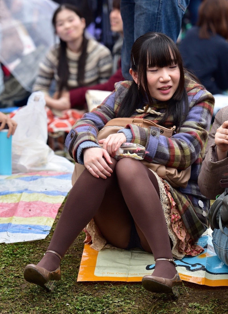 公園でパンチラしちゃってる素人たちを盗撮wwwの画像89枚目