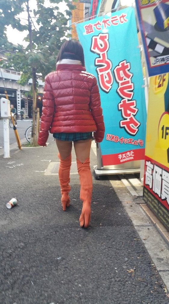 街中にいるハミ尻女子たちの盗撮エロ画像の画像132枚目