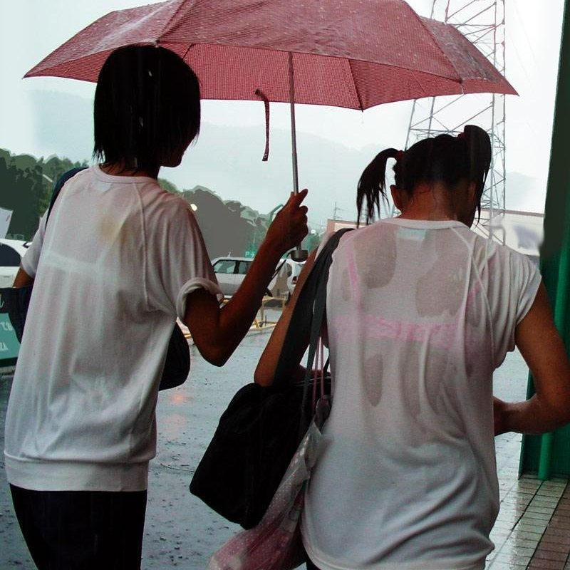 雨で濡れ透けしてる女子たちのエロ画像 58枚の画像25枚目