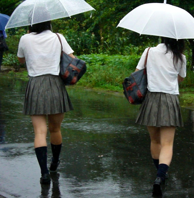 雨で濡れ透けしてる女子たちのエロ画像 58枚の画像6枚目