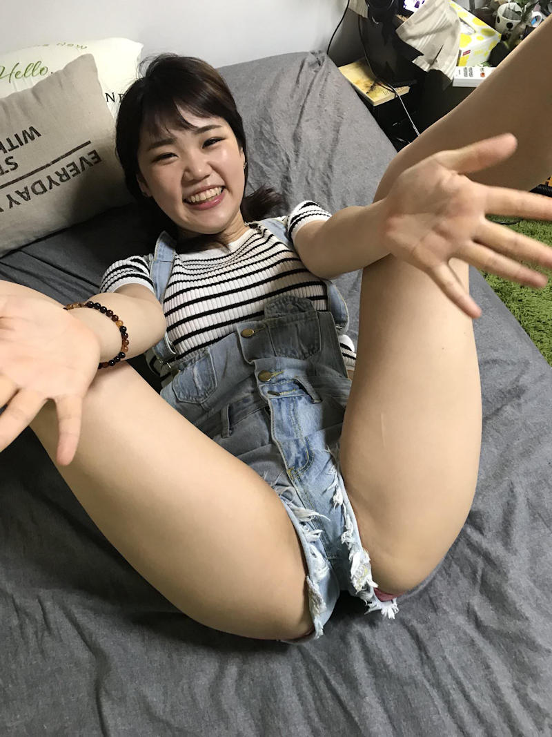 家庭内でパンチラしてるエロ画像の画像110枚目