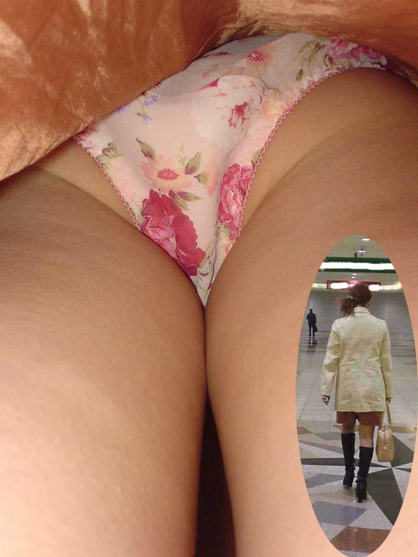 【逆さ撮り】可憐な花柄パンティを穿いた素人娘のスカート内を接写撮りwの画像8枚目