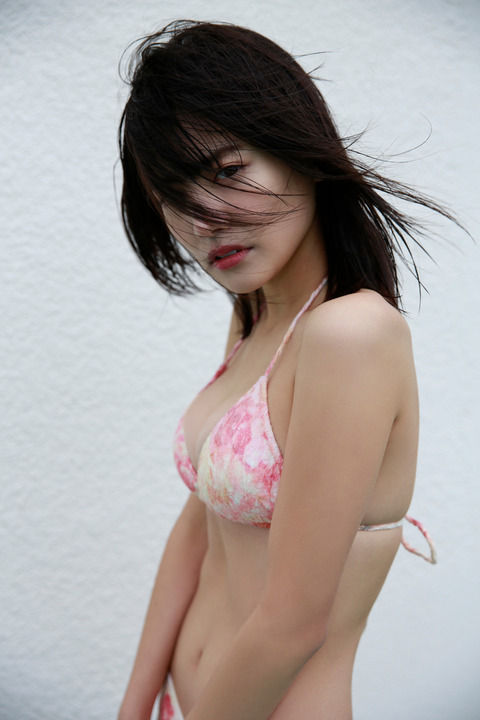 女優・逢沢りなが週プレ42号で1年半ぶりの水着グラビアを公開！の画像7枚目